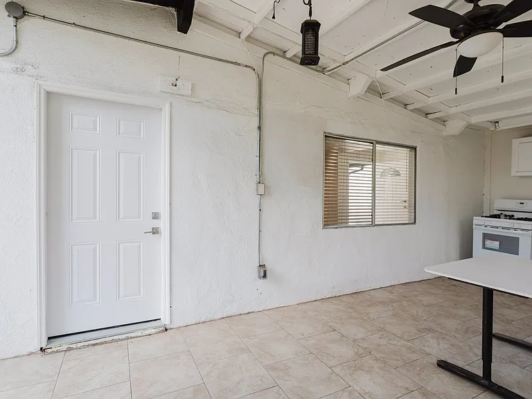 16400 Donmetz St — Photo 32
