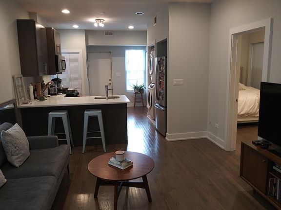3rd image of 1010 N Ashland Ave APT 2R