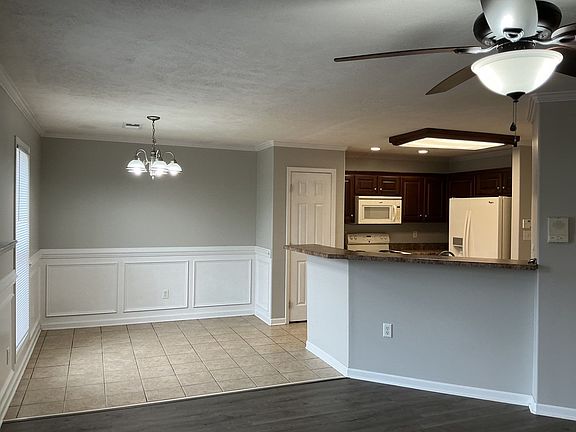 4th image of 121 Castleton Cv