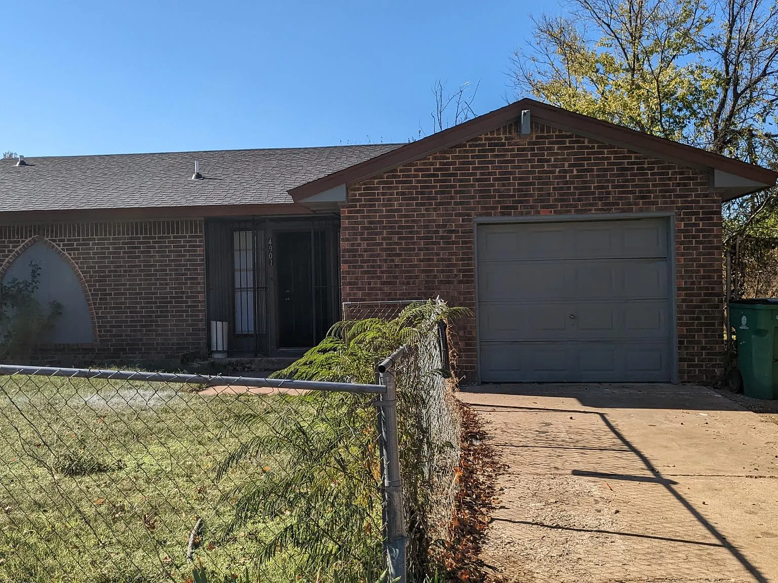 3 bed, 1.5 bath, 1100 sqft, $1,200 — Photo 4