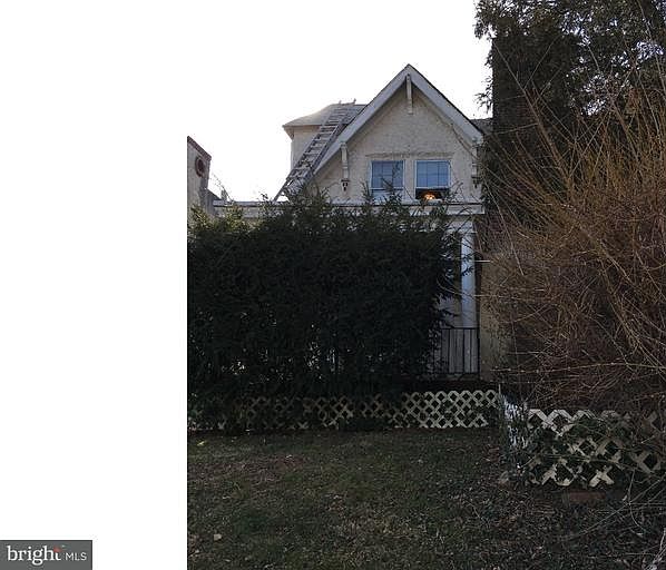 2nd image of 150 Windsor Ave