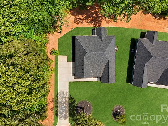 5th image of 11932 Crabapple Ln