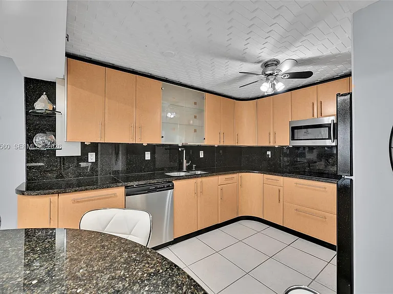 6039 Collins Ave #621 — Photo 23