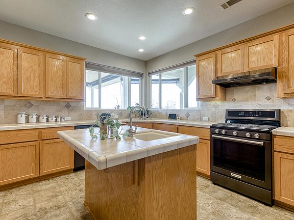 4th image of 4031 Sunglow Dr