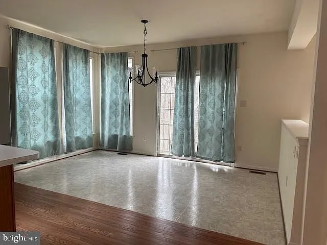 2198 Oak Forest Dr — Photo 3