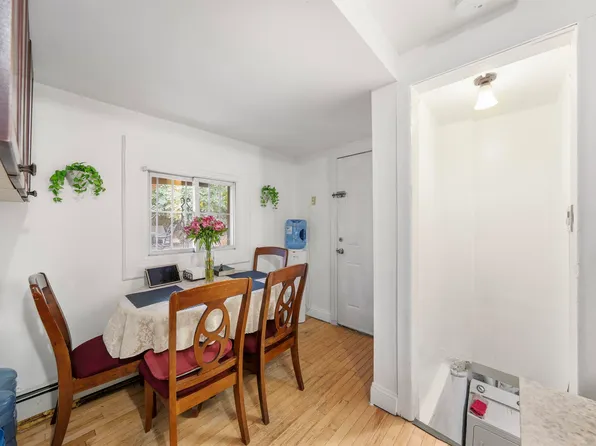 4616 Meadowview Avenue image 5 of 29