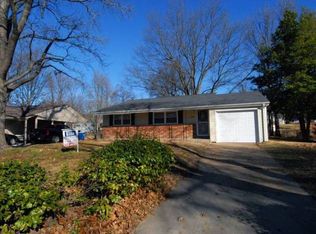 11039 Saturn Dr, Maryland Heights, MO 63043