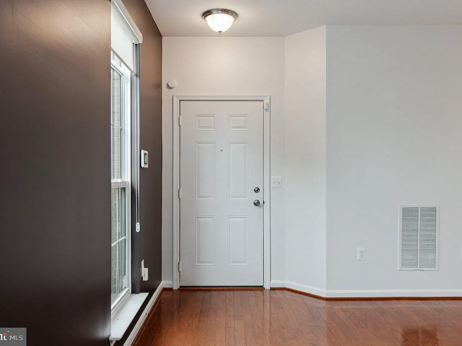 3 bed, 2.5 bath, 1800 sqft, $2,600 — Photo 4