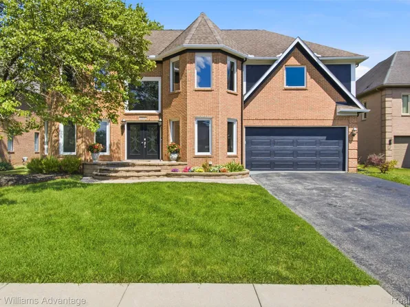 23030 Kristy Ln, Southfield, MI 48033
