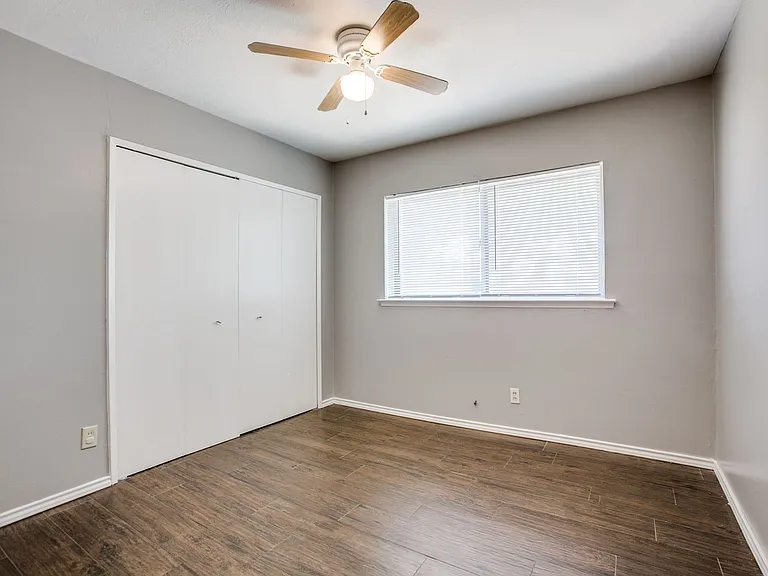 4425 Windsor Dr — Photo 7