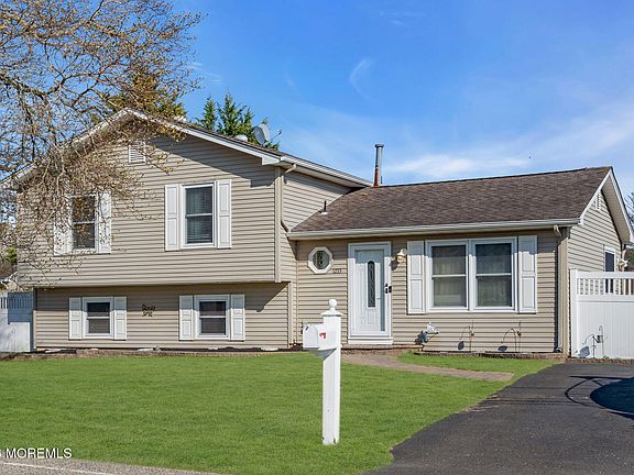 2nd image of 1233 Pacific Avenue