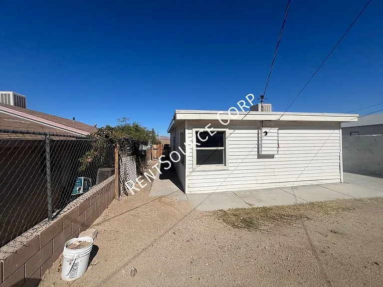 920 Flora St — Photo 28