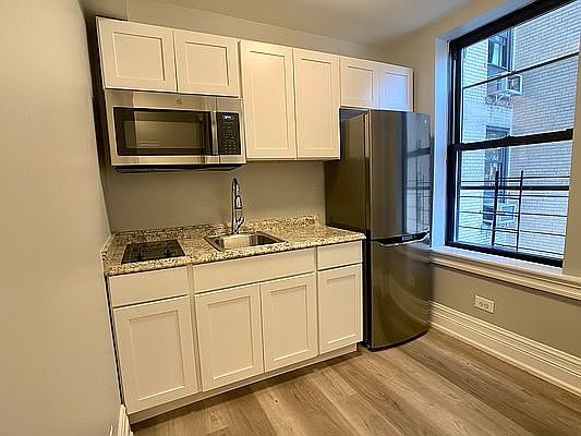 2nd image of 240 W 73rd St APT 913