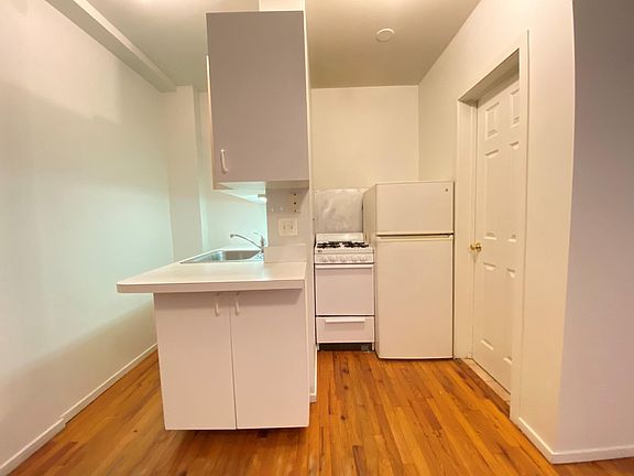 5th image of 5959-63 N Kenmore Ave #306
