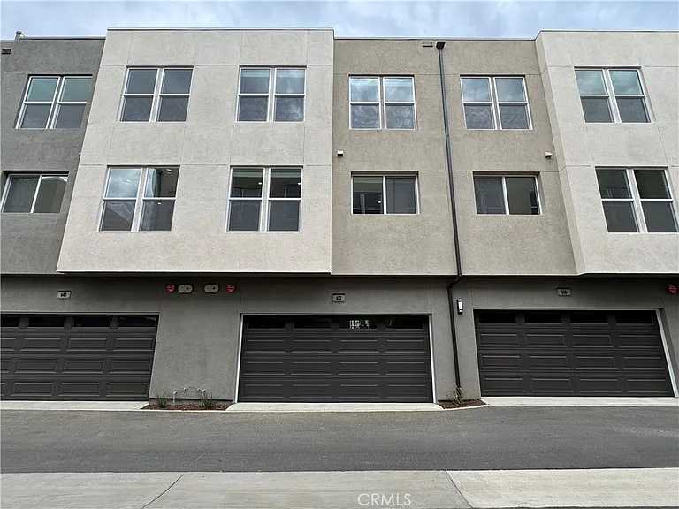 652 E 4th St — Photo 27