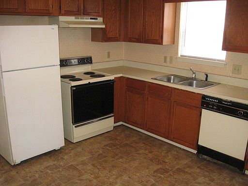 3rd image of 2324 Pineknoll Ter