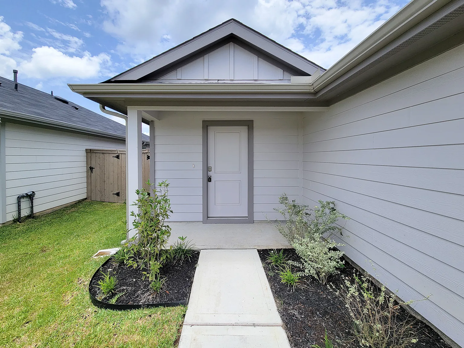 4 bed, 1572 sqft, $1,800 — Photo 2