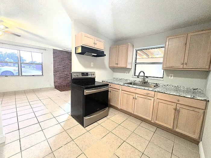 919 Columbia Ave — Photo 9
