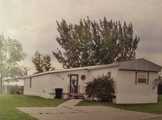 4718 Golden Gate Dr, Grand Forks, ND 58203