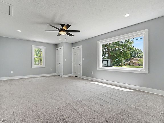 2nd image of 1465 North Blvd