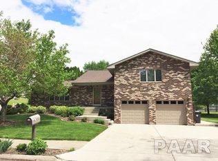 2204 Fahnders Dr, Pekin, IL