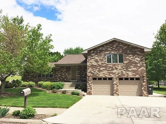 2204 Fahnders Dr photo 1