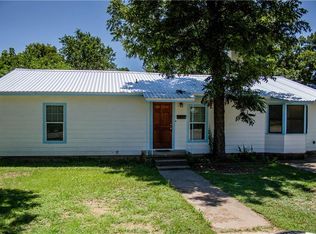 1207 W Sunset St, San Saba, TX 76877