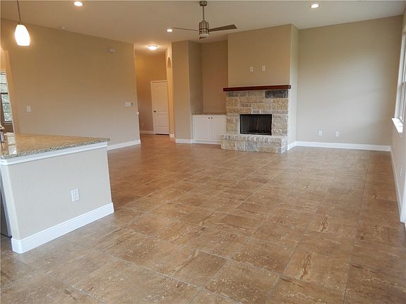 4th image of 384 Nene Ln