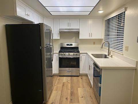 2nd image of 107 N Oak St #0