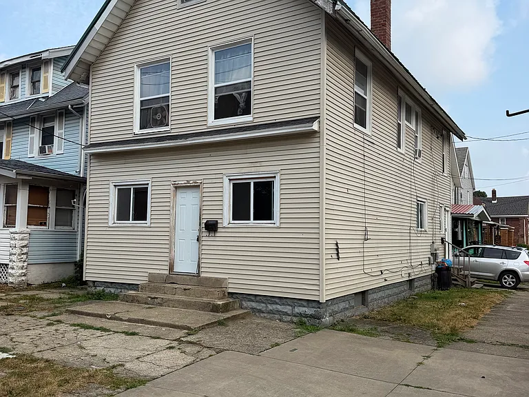 460 E 24th St #1 — Photo 2
