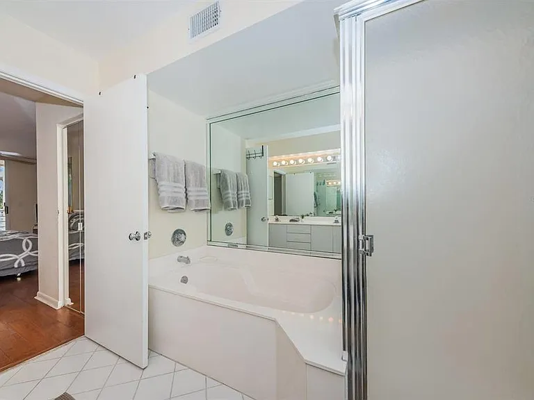 6105 Bahia Del Mar Cir #382 — Photo 17