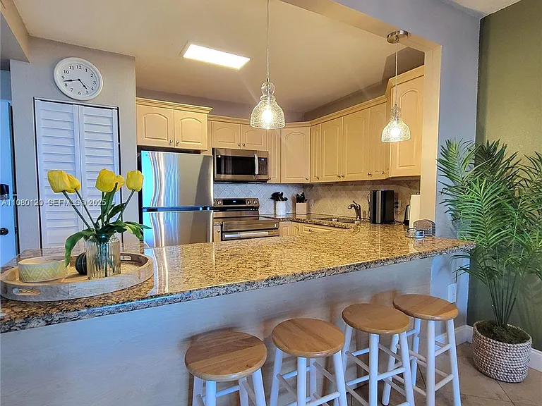 3505 S Ocean Dr #407 — Photo 8