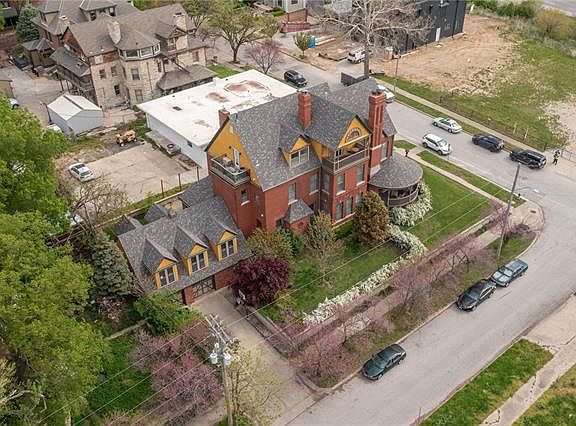 4th image of 1742 Jefferson St