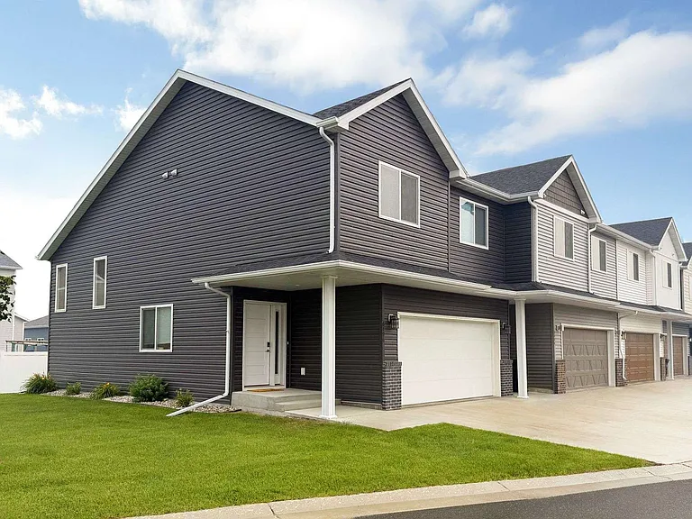 Southridge Townhomes — Photo 1