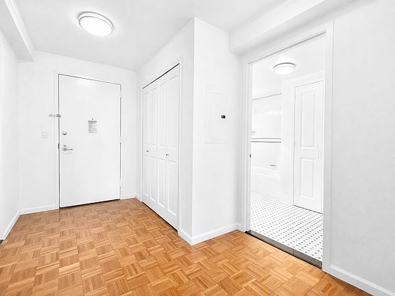 4th image of 350 W 43rd St APT 16B