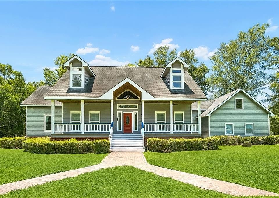 1st image of 301 Shady Oak Ln