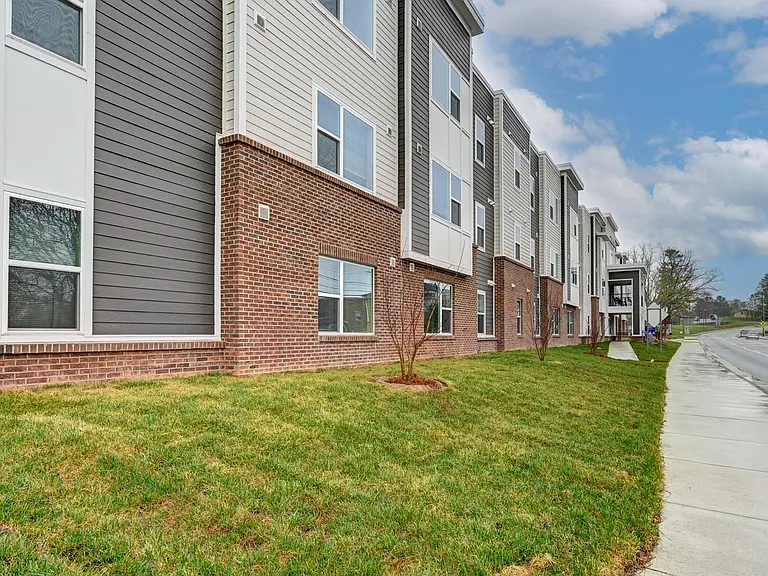 Hawkins Pointe — Photo 30