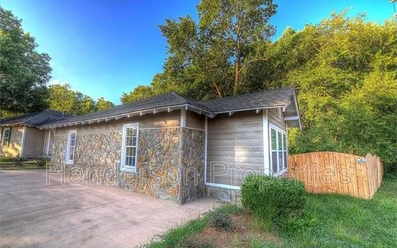 Building Photo - 400 Faison Ave