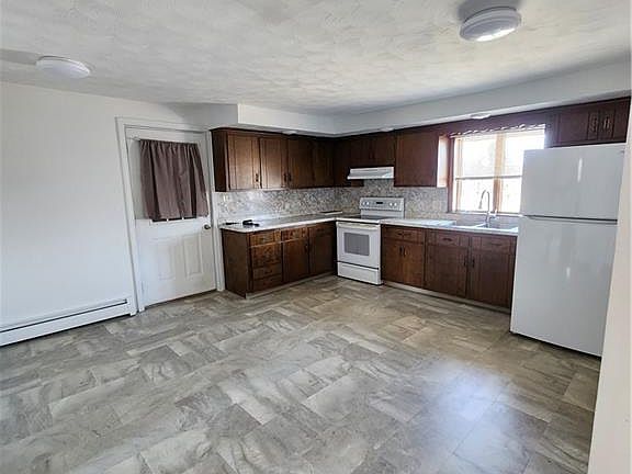 4th image of 190 Divinity St
