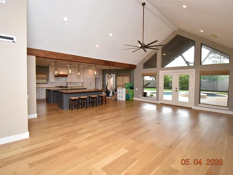 421 Creekside Dr — Photo 4