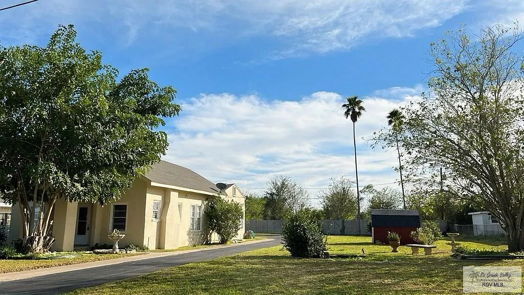 3 bed, 2.0 bath, 1352 sqft, $1,350 — Photo 1