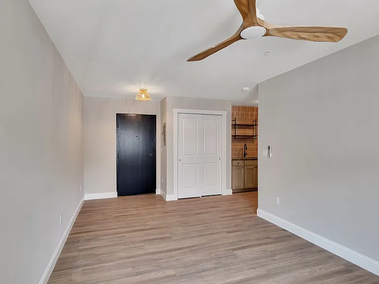 36 Pawling Ave #204 — Photo 6