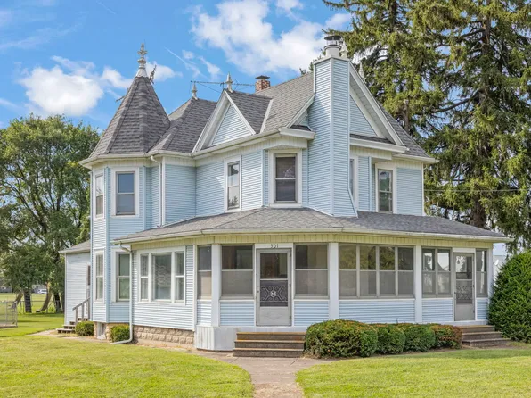 301 N Main St, Herscher, IL 60941