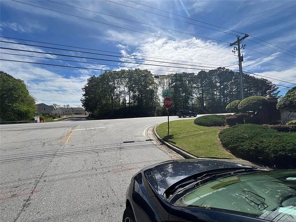 2nd image of 613 Midway Rd #1