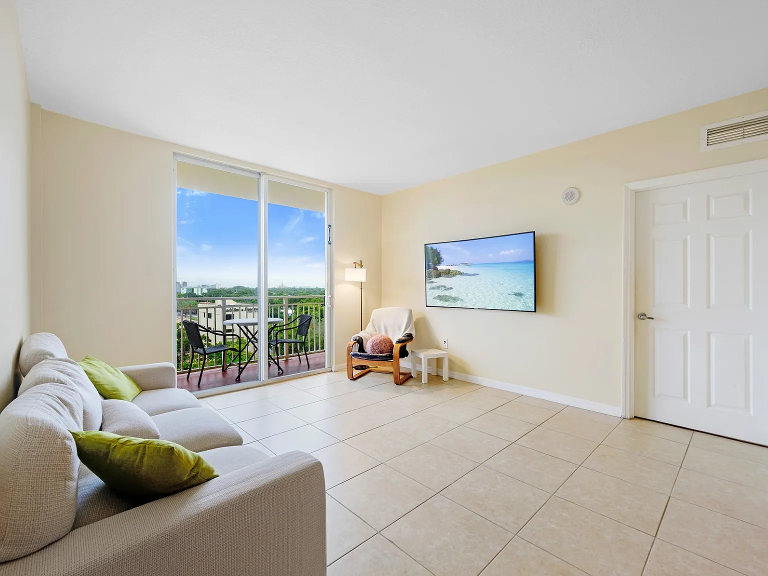2 bed, 920 sqft, $2,800 — Photo 4