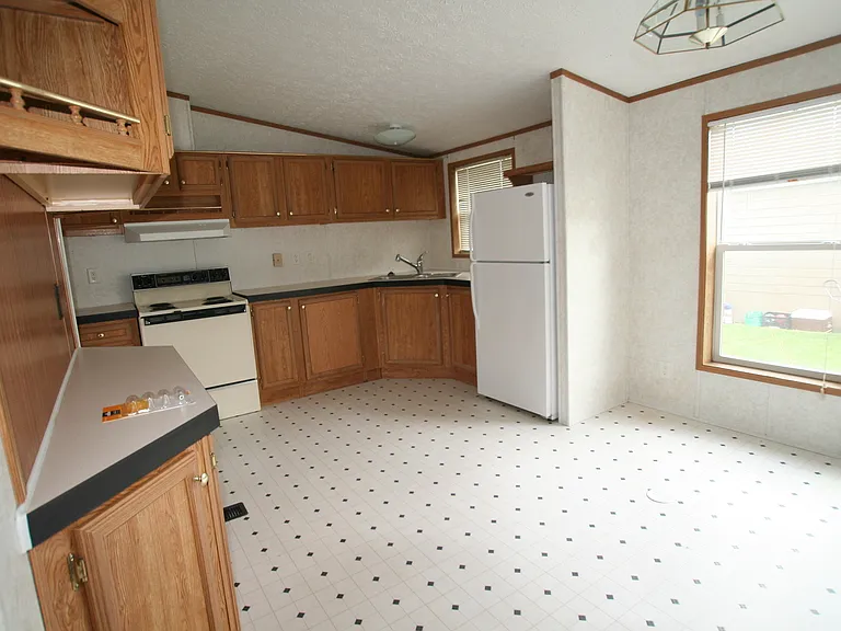 2709 Crab Tree St — Photo 4