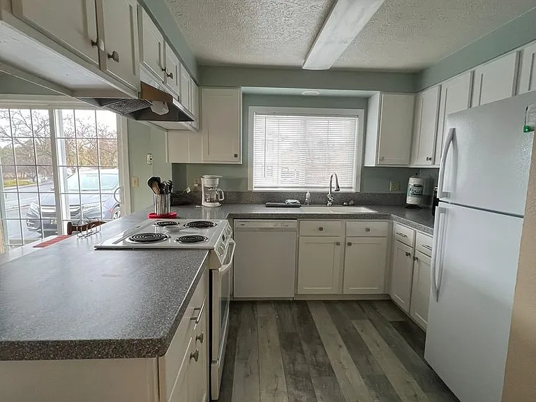 2121 N Eldorado Ave #1 — Photo 4