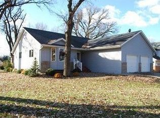 207 W 2nd St, Blue Earth, MN 56013