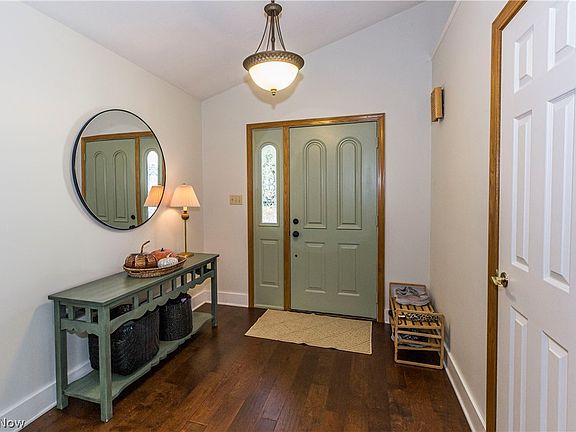 5th image of 821 Olde Orchard Dr