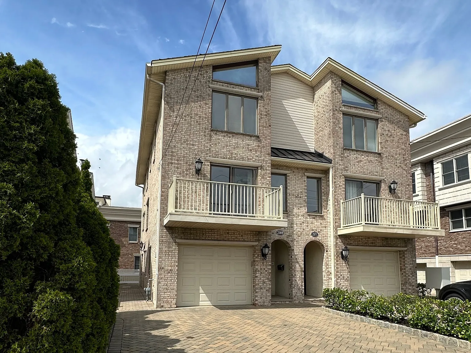 3 bed, 2400 sqft, $4,850 — Photo 3